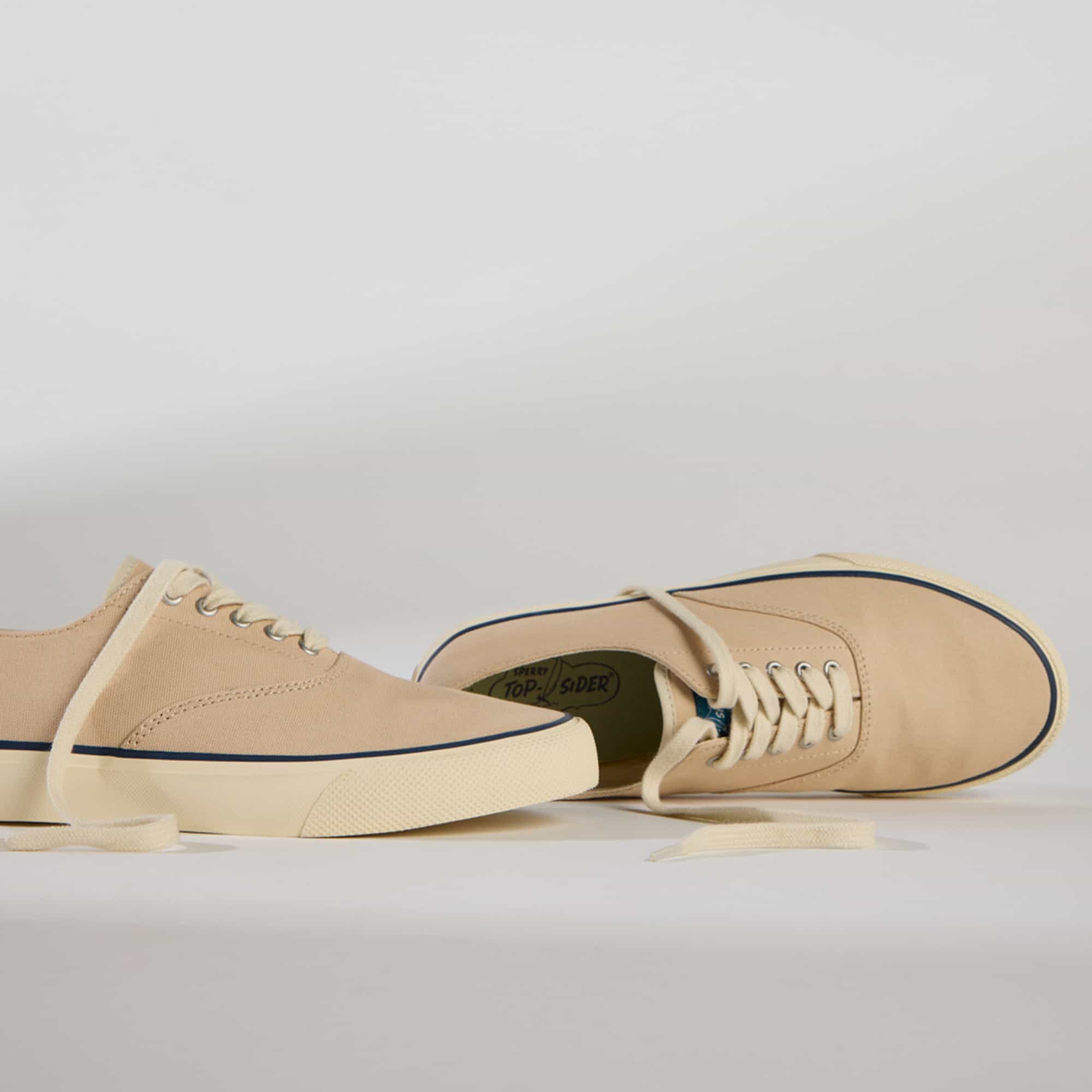 Classiccvo Bone Women's Sneakers